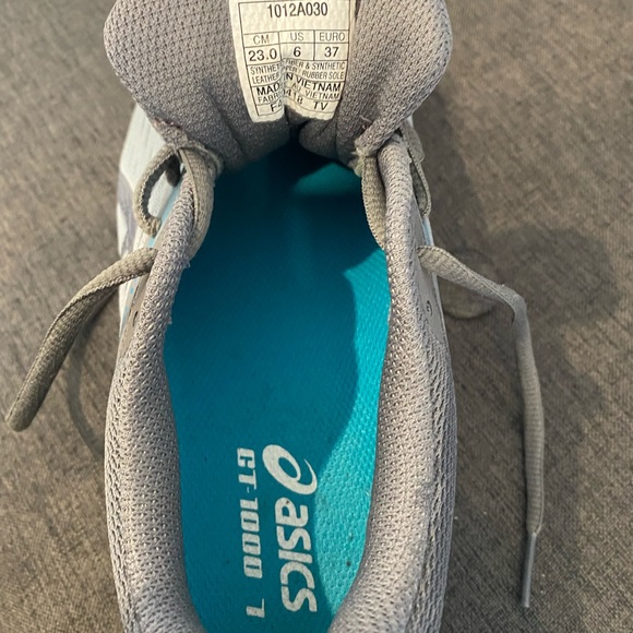 Asics Running Shoes - hardly worn - Picture 3 of 3